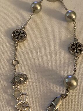 Tory Burch Silver-Tone Logo & Pearl Station  braclet